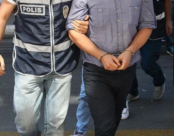 1691515360106.jpeg MİT göçmen kaçakçılarına fırsat vermiyor! İzmir'de düzenlenen operasyonda 7 organizatör tutuklandı-3