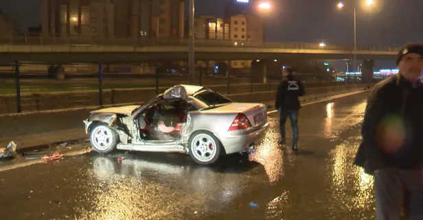 Önce otomobile ardından bariyerlere çarptı: 1 ölü