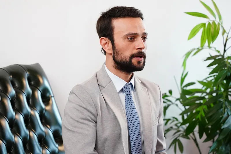 bir-gece-masali-28-bolum-fragmani-yayinlandi-ferman-afet-hanimin-oz-oglu-degil-1743144763623.jpg Kaynak: atv