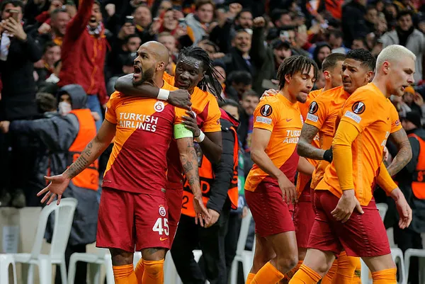 1651746884229.jpg Galatasaray'da ayrılık rüzgarı! Marcao, Nelsson, Kerem Aktürkoğlu ve Cicaldau hazırlığa başladı-2