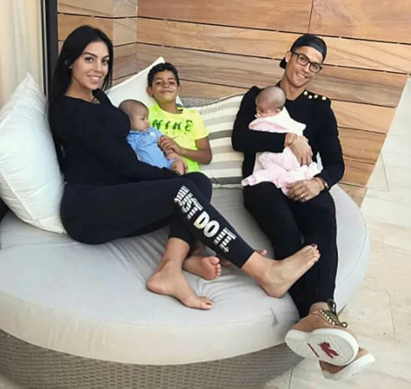 Cristiano Ronaldo hamile sevgilisini aldattı-10