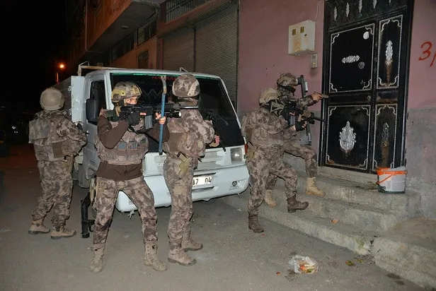 Son dakika: Adana'da terör propagandası operasyonunda 8 şüpheli gözaltına alındı-1