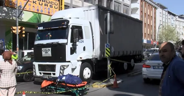 Bağcılar’da trafik kazası! Yaşlı adam kamyonun altında kaldı! Görenler yardıma koştu ama...