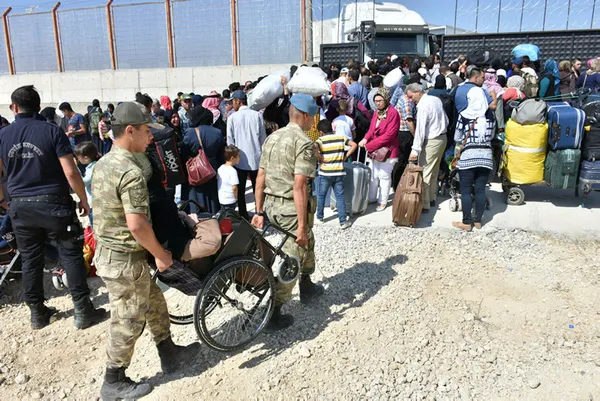 Dört günde 10 bin Suriyeli ülkelerine geçiş yaptı-3