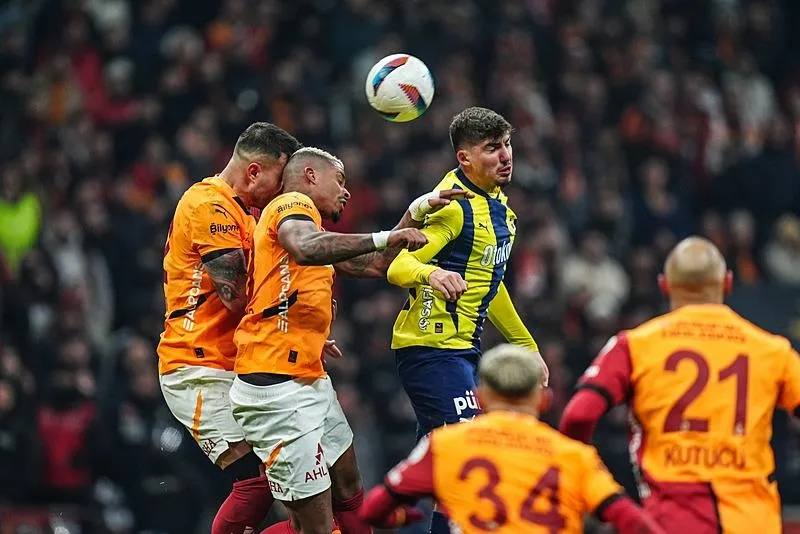 TAKVİM'in usta yazaları ligde kalan 13 haftayı ve şampiyonluk yarışını mercek altına aldı (Takvim.com.tr | Foto Arşiv)