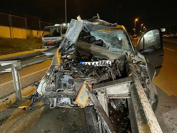 maltepede-bariyer-otomobile-ok-gibi-saplandi-1643583644295.jpeg Maltepe'de bariyer otomobile ok gibi saplandı!-2