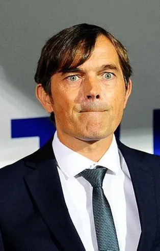 Phillip Cocu'ya bir şok da İngiltere'den