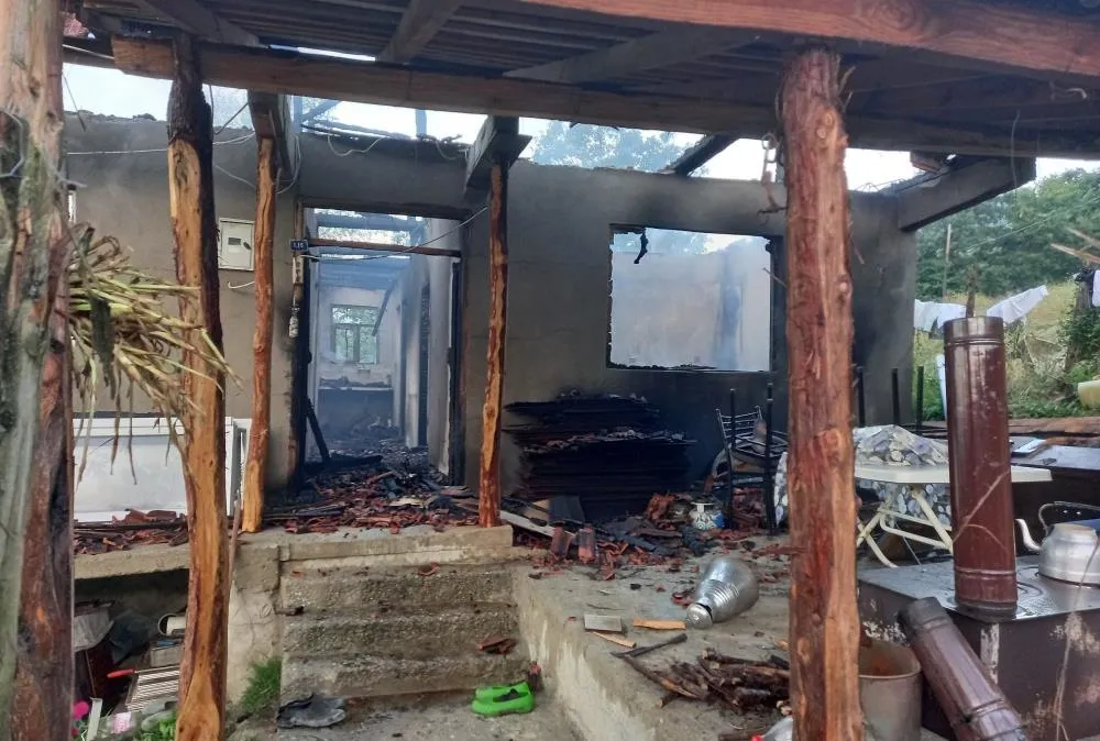 Önce öldürüldüler, sonrasında ise evleri yakıldı