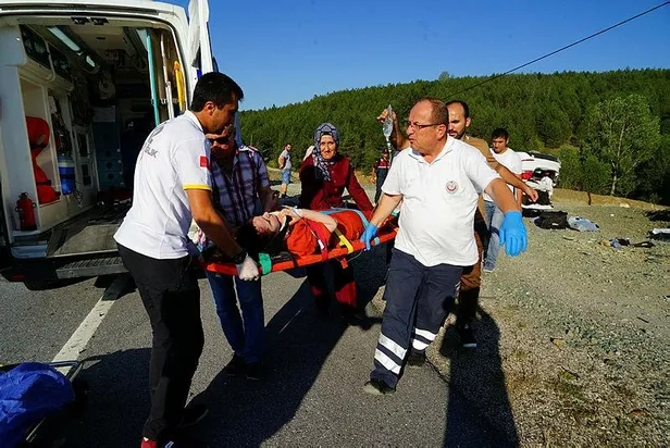 Kastamonu'da kızının düğünü için yola çıkan aile kaza geçirdi: 5 yaralı-2