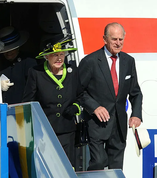 prens-philip-kimdir-ingiltere-kralicesi-ii-elizabethin-esi-prens-philip-kac-yasinda-neden-oldu-hastaligi-neydi-1617967159898.jpg Prens Philip kimdir? İngiltere Kraliçesi II. Elizabeth'in eşi Prens Philip kaç yaşında, neden öldü? Hastalığı neydi?-3