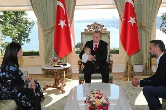 Başkan Erdoğan, kendisini ziyarete gelen Alişan ile bayramlaştı