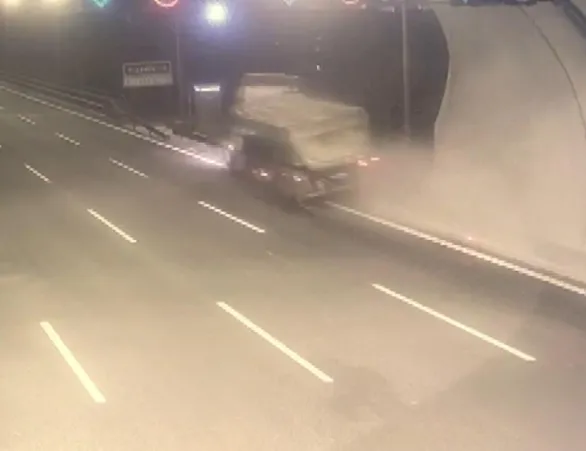 İstanbul’da dehşet anları! TIR uçtu