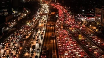 İstanbul’dan yine trafik manzarası! Yoğunluk 3 gündür yüzde 80’in altına inmedi