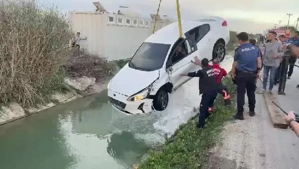 Tokat'ta sulama kanalına düşen aracın sürücüsünü AFAD ve itfaiye kurtardı-1