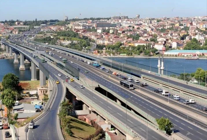 yarin-istanbulda-trafik-yogunlugu-bekleniyor-iste-27-mayis-2025-kapatilacak-yollar-ve-alternatif-guzergahlar-1748291087428.jpg
