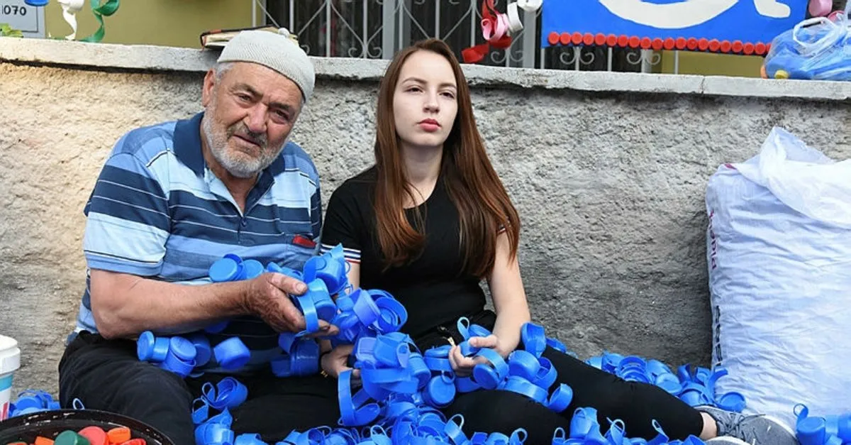 Mavi Kapak Toplayan Dede Toruna Buyuk Sok Sosyal Medya Hesaplari Calindi Takvim