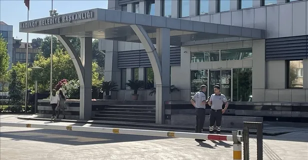 CHP'li belediyelerde her gün yeni bir skandal! Kadıköy Belediyesi'ne haciz şoku! Ödeme yapmayınca belediye binasında ne varsa aldılar