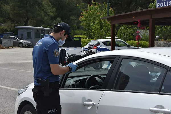 korkutan-gelisme-yasak-kalkti-6-bin-arac-giris-yapti-1588771920805.jpg Korkutan gelişme! Yasak kalktı, 6 bin araç giriş yaptı...-1