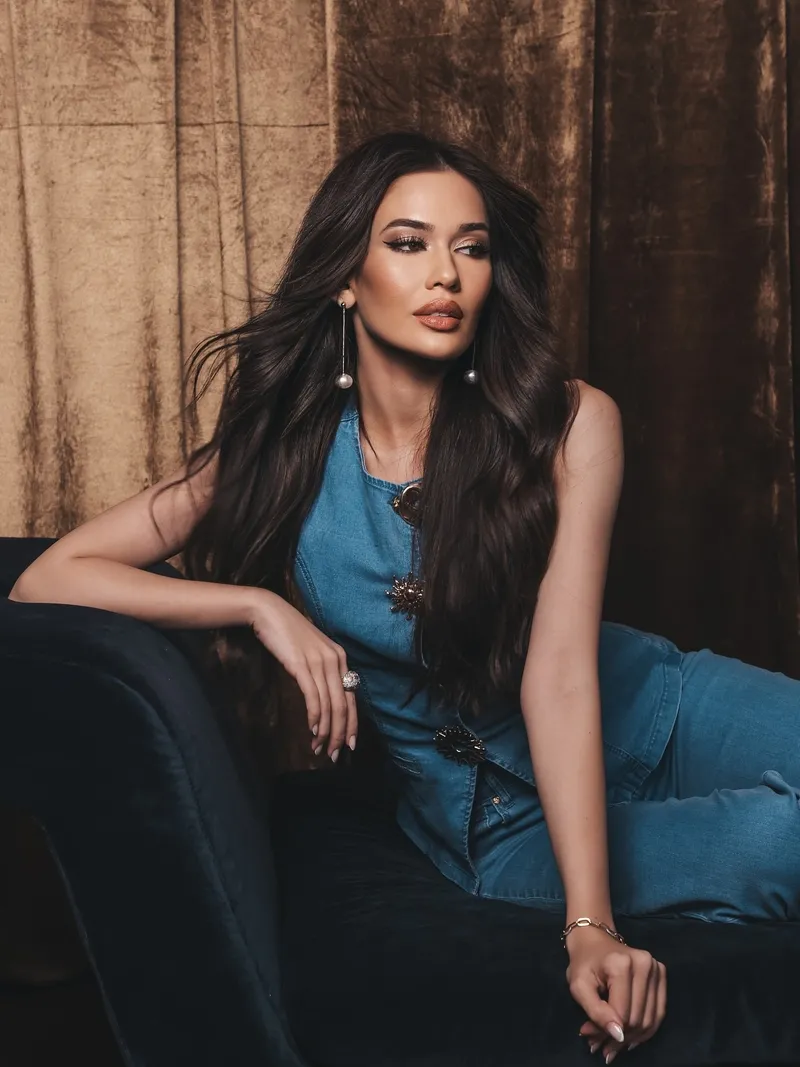 osmanli-ihtisamini-sahneye-tasidi-miss-universe-temsilcimiz-ceren-arslan-podyumda-1763557045758.jpg Kaynak: Sosyal medya