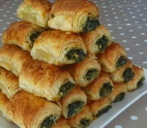 5-dakikada-ispanakli-borek-tarifi-zirvede-misafir-zile-basana-kadar-hazir-oluyor-1716555620544.jpg Misafir zile basana kadar hazır oluyor! 5 dakikada ıspanaklı börek tarifi zirvede!-4