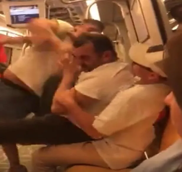 kadikoy-metroda-alkol-kavgasi-ortalik-bir-anda-karisti-1656929160920.jpg Kadıköy metroda 'alkol' kavgası! Ortalık bir anda karıştı-4