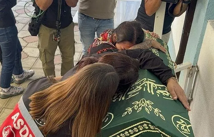 Sıla bebeğin cenazesi toprağa verildi (8 Ekim 2024 Takvim.com.tr | Arşiv)