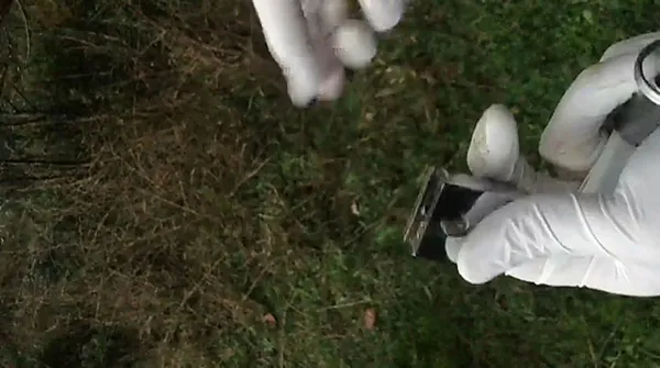 kumanda-gorunumlu-tabanca-yabanci-uyruklu-sahsin-uzerinden-cikan-cisim-polisi-yaraladi-1634284418116.jpg Kumanda görünümlü tabanca! Yabancı uyruklu şahsın üzerinden çıkan cisim polisi yaraladı-7