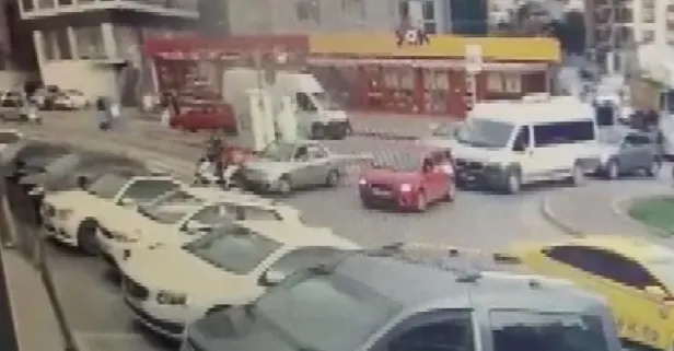 Trafikte dehşet: Otomobiliyle çarptığı kuryeyi ezmeye çalıştı