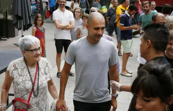 Manchester City Teknik Direktörü Pep Guardiola'nın annesi corona virüs nedeniyle hayatını kaybetti-1