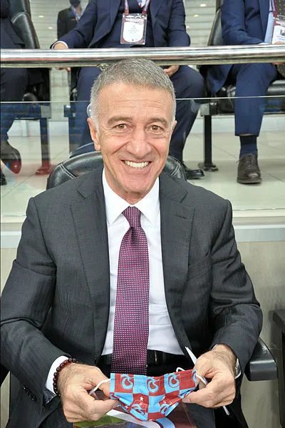 Son dakika: Trabzonspor yönetimi idari ve mali yönden oy birliği ile ibra edildi-3