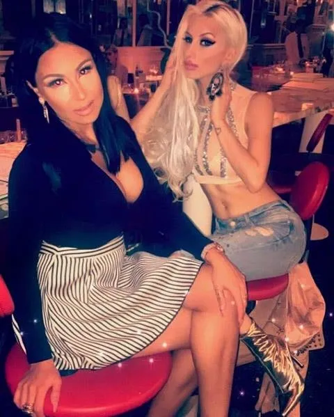 Dayak yiyen mankeni selfie kurtardı! Martha Dolak'ın skandal görüntüsü-3