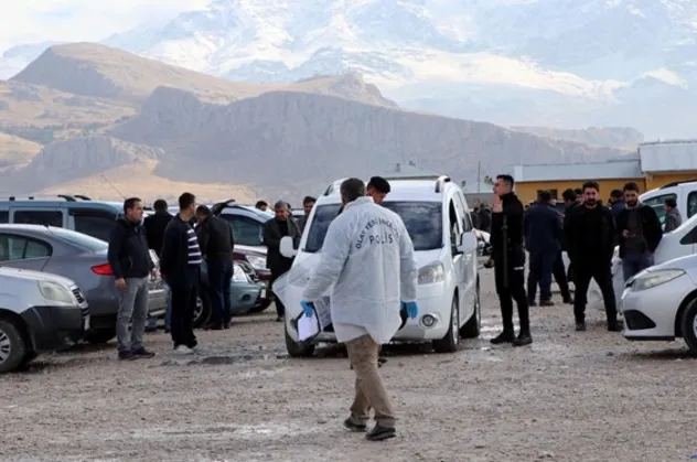 Van'da oto pazarında silahlı kavga: 7 yaralı