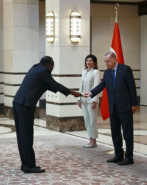 baskan-erdogana-guven-mektubu-tek-tek-kabul-etti-1658843513138.jpeg Başkan Erdoğan'a güven mektubu... Tek tek kabul etti-3
