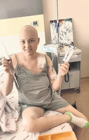Lösemi hastası Ukraynalı Anastasia Varfolomieieva Türkiye'de tedavi edildi