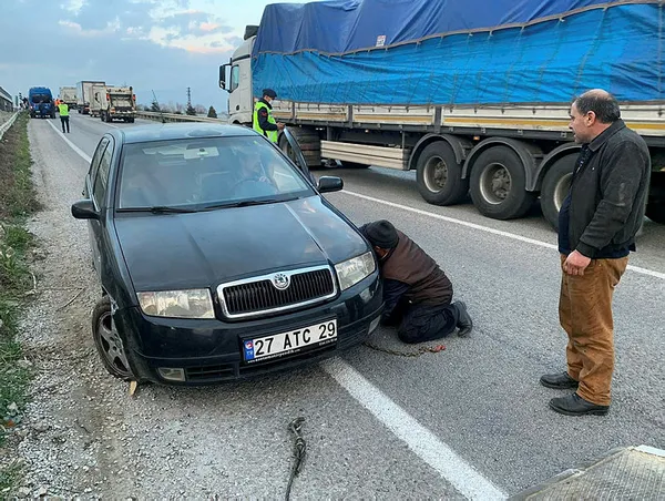 1610273856683.jpg Araçlar hurdaya döndü! Bu otomobilden sağ çıktılar-2