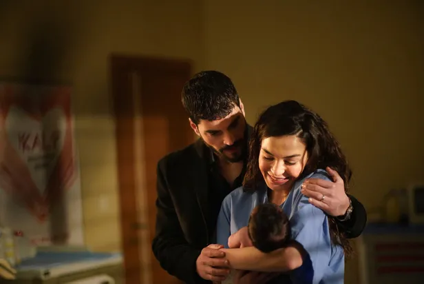 seyircisi-hemen-kuplere-bindi-duyunca-nutkunuz-tutulacak-flas-karar-11-dizi-icin-artik-yolun-sonu-1617785795260.jpg Seyircisi hemen küplere bindi duyunca nutkunuz tutulacak! Flaş karar 11 dizi için artık yolun sonu...-10