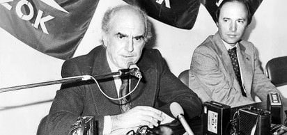 ANDREAS PAPANDREU 7 YIL SÜRGÜNDEN SONRA YUNANİSTAN'A GERİ DÖNDÜ