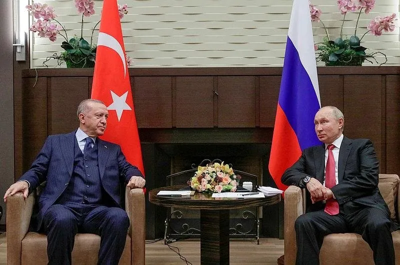 Başkan Erdoğan ve Putin 29 Eylül 2021'de Rusya'nın Karadeniz kıyısındaki Soçi kentindeki Bocharov Ruchei konutunda yaptıkları toplantıda birbirleriyle konuşuyor