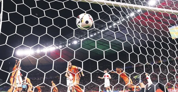 Hollanda’ya çok şanssız bir şekilde yenildik! Yarı final şansını kıl payı kaybettik