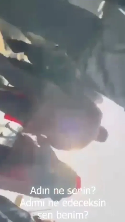 ali-babacanin-korumalari-devlet-yok-diyin-pr-1676251506774.jpg Ali Babacan'ın korumaları "Devlet yok deyin" taleplerini reddeden depremzedeyi tekmeledi!-5