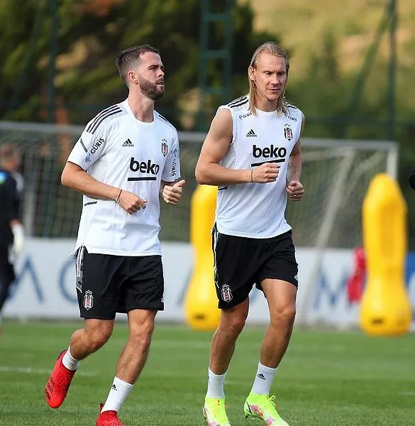 Beşiktaş'ın flaş transferi taraftarıyla buluşuyor! Pjanist sahne alıyor-2