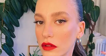 Serenay Sarıkaya denizden paylaştı ilk yorum tatil arkadaşından! Gülen gözlerin hiç solmasın