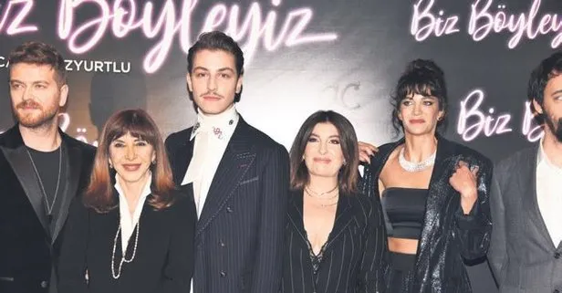 Berk Suyabatmaz Biz Boyleyiz Filminin Galasinda Sevgilisi Berrak Tuzunatac I Yalniz Birakmadi Takvim