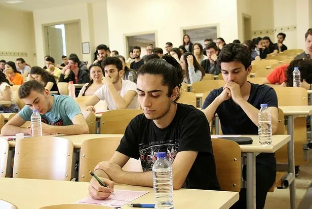 e-kayit-yaptiktan-sonra-universiteye-gidilir-mi-2023-elektronik-kayittan-sonra-universiteye-gitmeye-gerek-var-1693198995752.jpg E-kayıt yaptıktan sonra üniversiteye gidilir mi 2023? Elektronik kayıttan sonra üniversiteye gitmeye gerek var mı? İnternet üzerinden kayıt yeterli mi?-2
