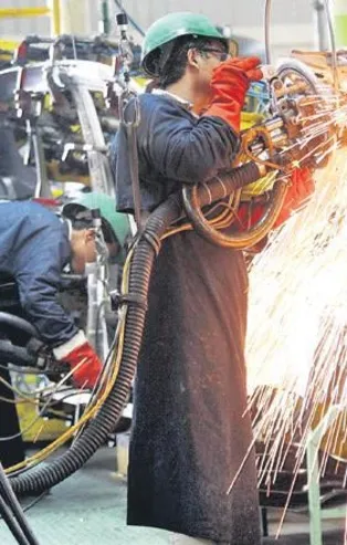 Zora düşen firmaya maaş desteği