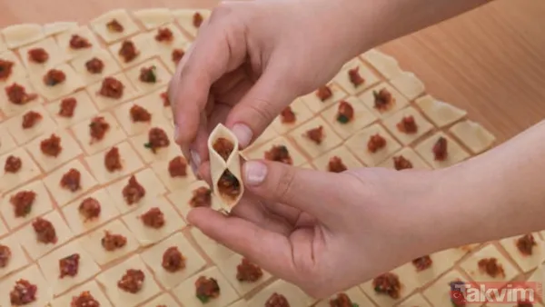 Ev Yapımı Mantı Tarifi Son Dönemde Oldukça Araştırılıyor. "Mantı Nasıl Yapılır, Malzemeleri Neler?" Sorularına Yanıt Aranıyor. İşte Pratik Ve Lezzetli Mantı...