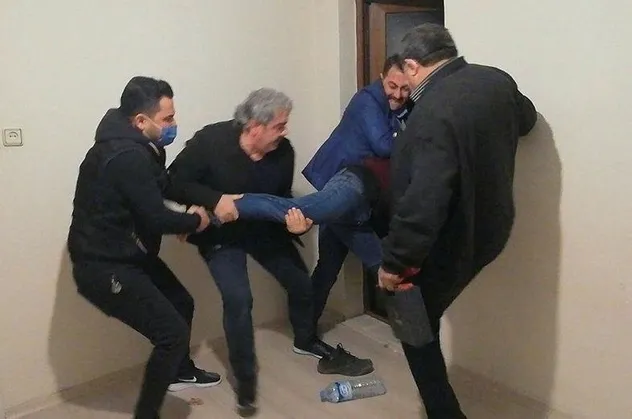 SON DAKİKA: Sevdiği kızla evlenemeyen genç intihar ederken son anda yakalandı! Korku dolu anlar kamerada
