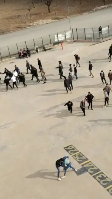 Şanlıurfa’da bıçaklı dehşet: Öğrenciler okul bahçesinde birbirine girdi!-5