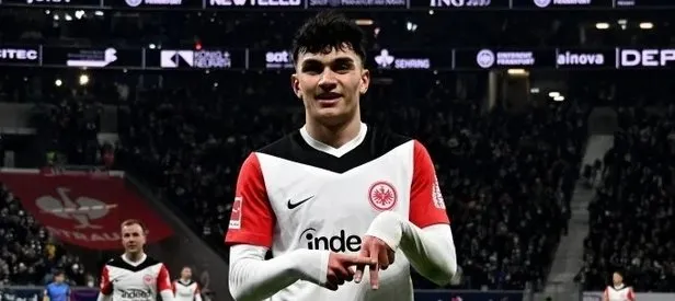 Can Uzun sahnede!