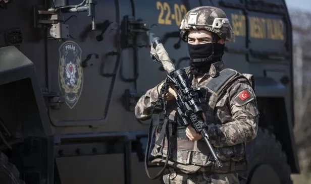 poh-nasil-olunur-kadin-erkek-polis-ozel-harekat-olma-sartlari-nelerdir-kimler-poh-olamaz-2022-maaslari-1649695743637.jpg PÖH NASIL OLUNUR KADIN-ERKEK? Polis Özel Harekat olma şartları nelerdir, kimler PÖH olamaz? 2022 maaşları...-3